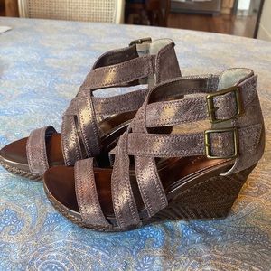 Kenneth Cole reaction 7 1/2 metallic Leather and cork Wedge Sandals
